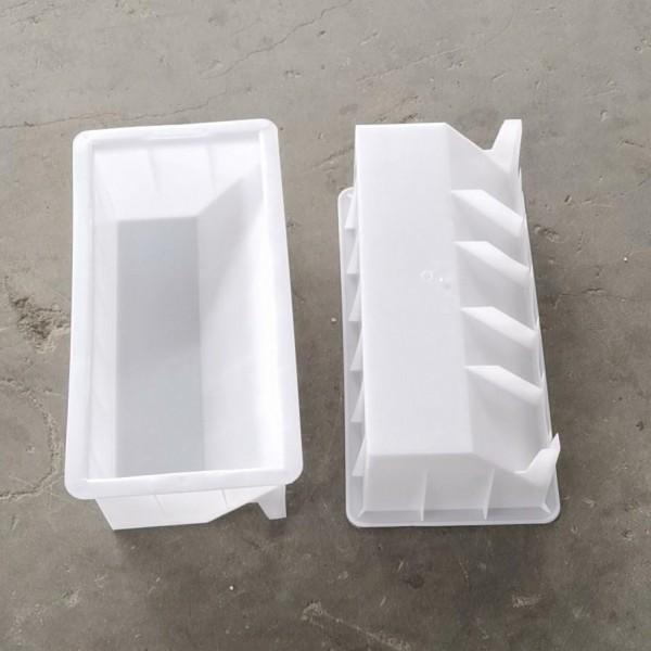 1608858753151417.jpg 塑料路沿石模具