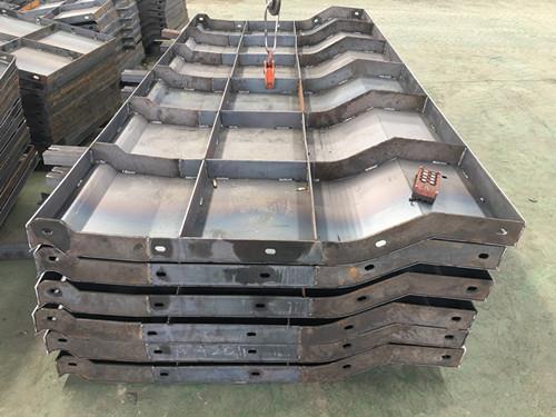 1628636474516773.jpg 防撞墻模板3.jpg