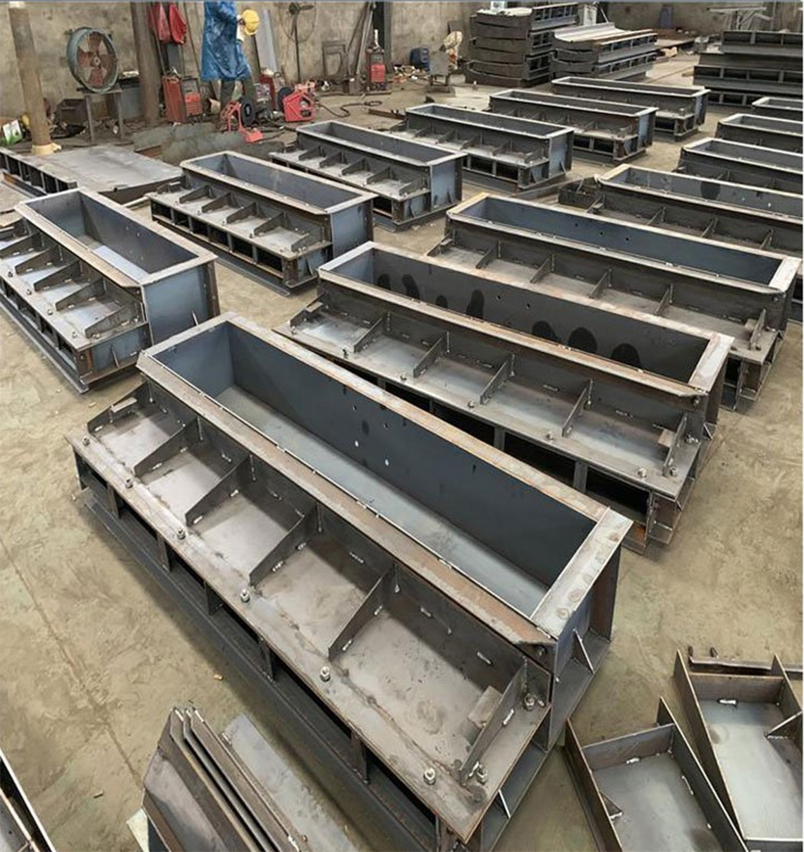 1633316878849207.jpg 遮板鋼模具.jpg