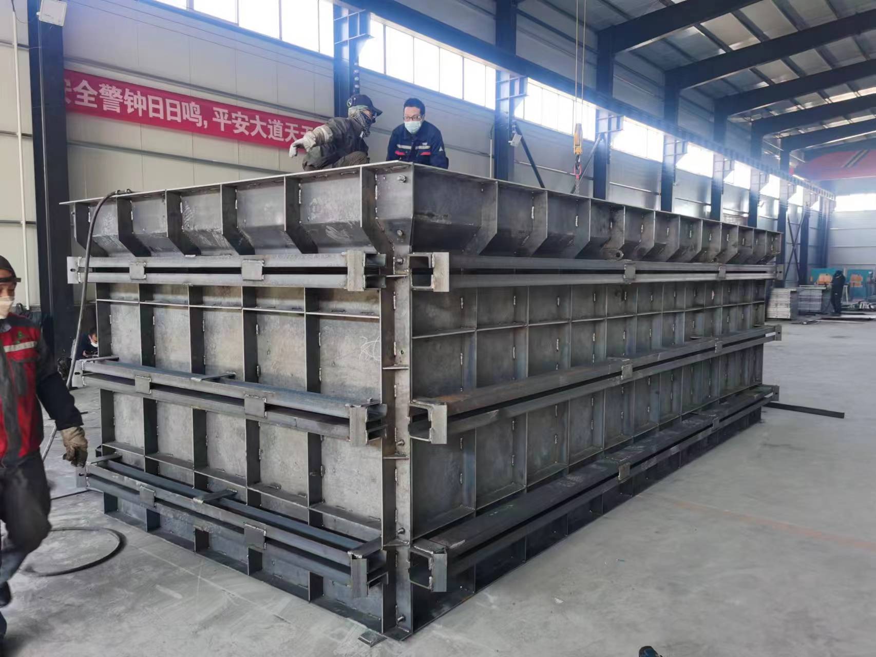 1681257305927031.jpg 箱涵模板